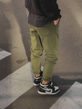 Темно-зелені теплі спортивні штани Б-393