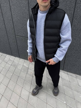 Черная мужская жилетка с серой молнией и капюшоном К-815
