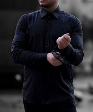 Черная приталенная мужская рубашка на пуговицах Р-1157