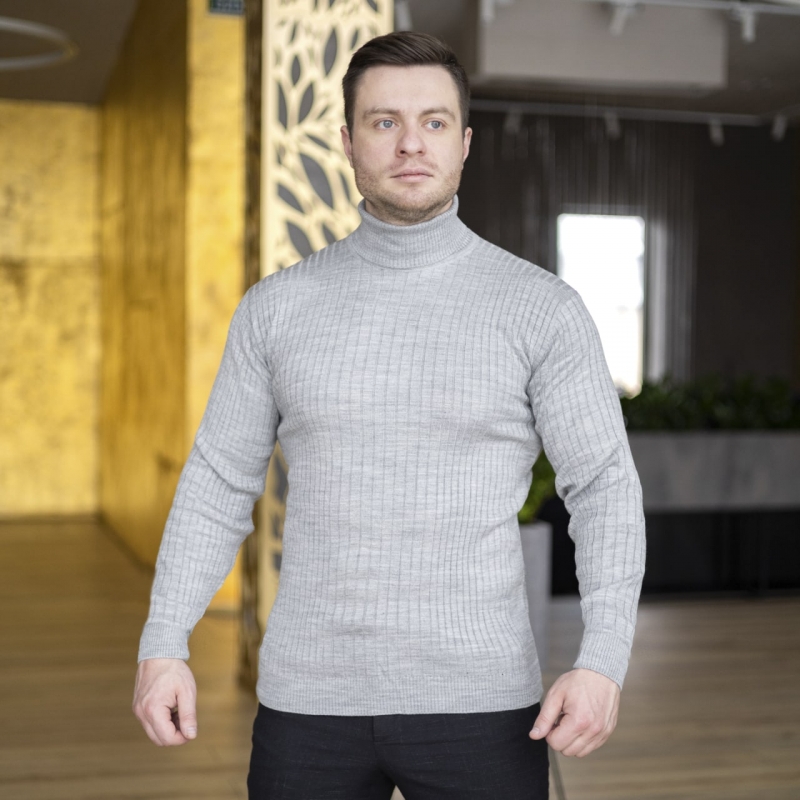 Светло серый гольф с полосками и высоким горлом Т-803