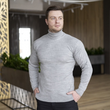 Светло серый гольф с полосками и высоким горлом Т-803