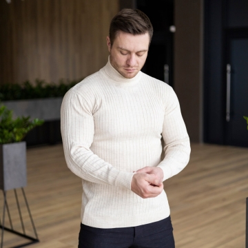 Стильный мужской гольф с полосками молочного цвета Т-804