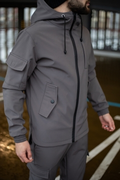 Стильна сіра куртка із софтшелу на весну К-941