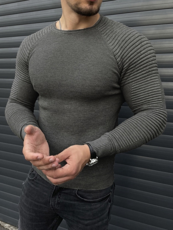 Темно сірий чоловічий стильний светр із ребрами на рукавах Т-846