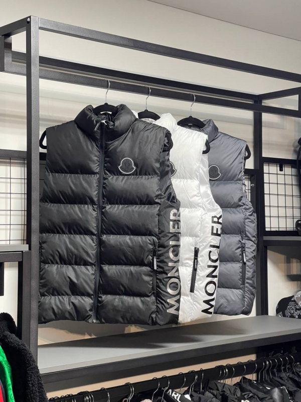 Брендовая мужская жилетка Moncler (3 цвета) К-948
