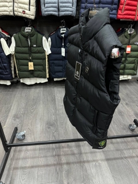 Черная мужская жилетка Stone island К-961