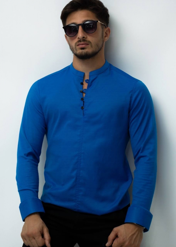 Синяя приталенная мужская рубашка воротник стойка Р-1281