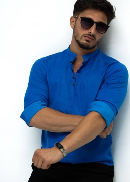 Синяя приталенная мужская рубашка воротник стойка Р-1281