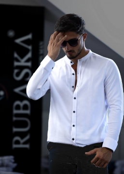 Біла приталена сорочка з чорними гудзиками Р-1284