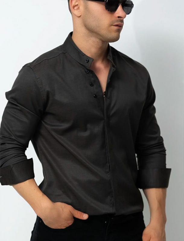 Стильная черная приталенная рубашка воротник стойка Р-1317