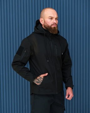 Чорна демісезонна куртка із софт-шеллу К-1082