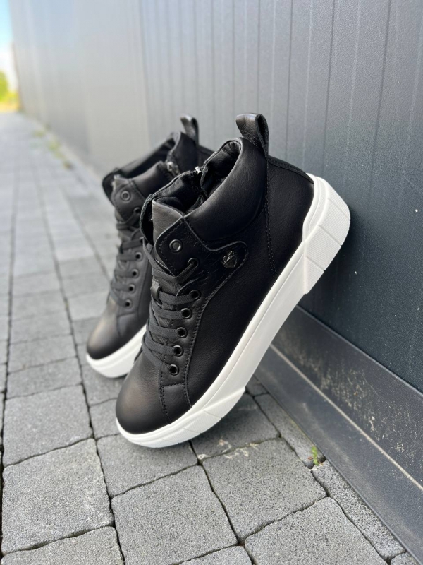 Високі чоловічі чорні шкіряні зимові кеди з білою підошвою Т-834